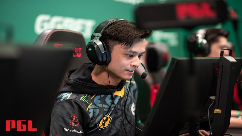 stewie2k