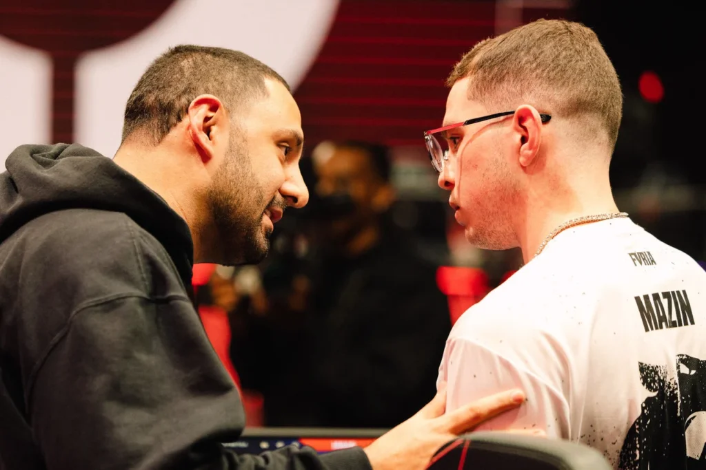 FrosT e mazin, conversando antes da partida, pelo VCT Américas
