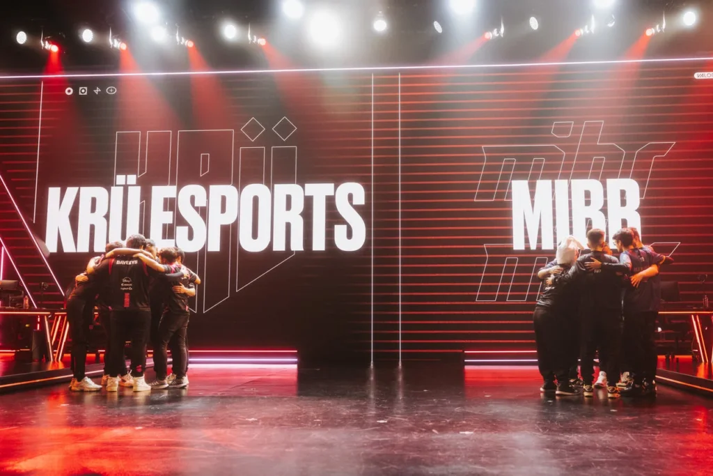 KRÜ Esports e MIBR antes da partida