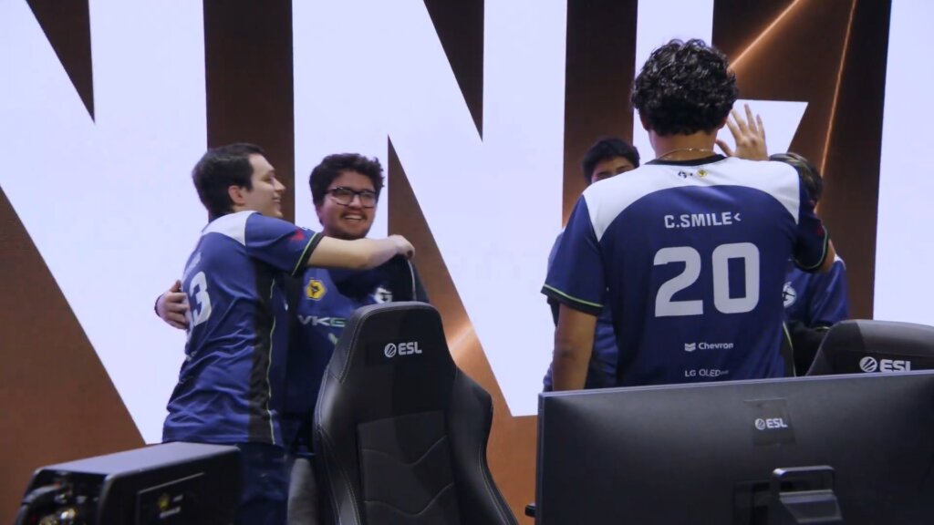 Evil Geniuses Depois de ganhar o primeiro jogo.