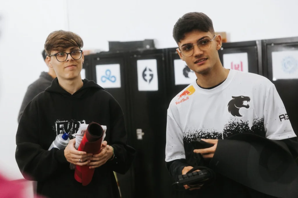 A dupla qck e Khalil, juntos desde a formação da line up FURIA no VALORANT, em Janeiro de 2021