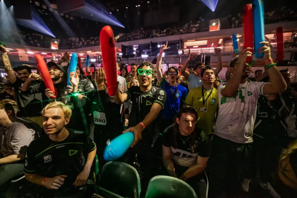 Torcida da LOUD, no MSI 2023, fazendo barulho, para rivalizar com os europeus