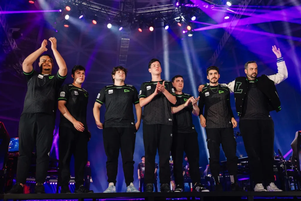 LOUD se despedindo do VCT Masters, após o seu jogo contra a EDward Gaming