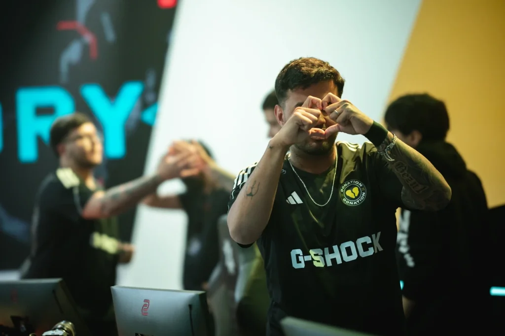 O MVP da série, entre 00 Nation e 9z Team, bezn1, comemorando a vitória por 2-0