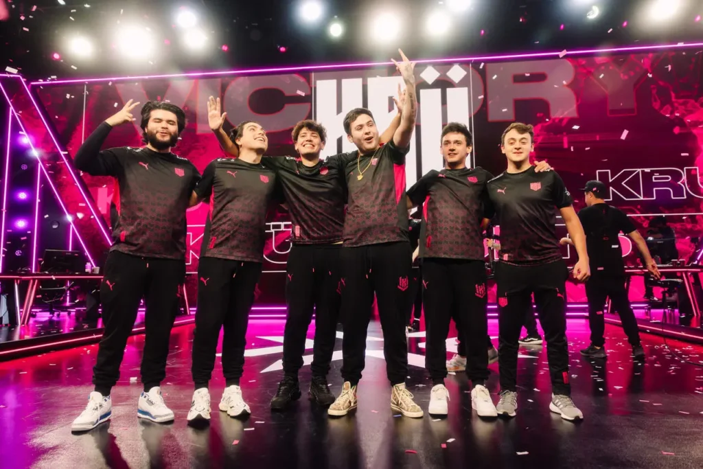 Equipe da KRÜ, comemorando a vitória, no VCT Last Chance e a sua vaga no Champions 2023