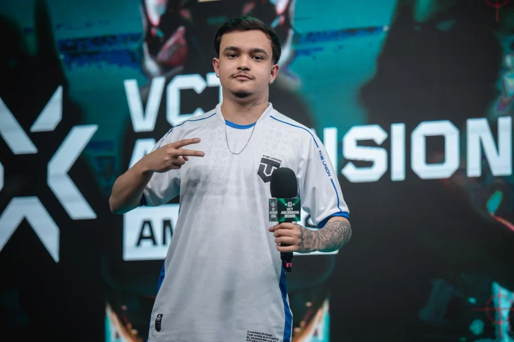 MVP da série entre The Union e M80, pancc, dando entrevista após vencer a série por 2-0