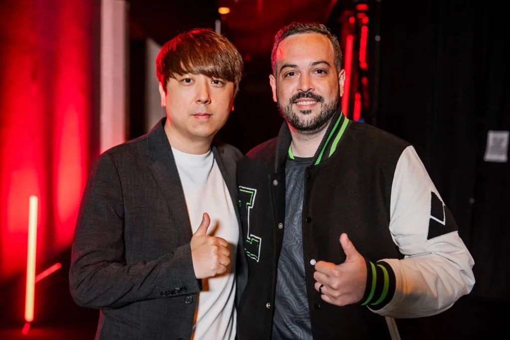termi e fRoD, técnicos da DRX e LOUD, durante a fase de escolha de mapas no VCT Champions 2023