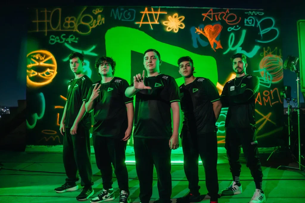 Todo o time da LOUD, durante o Media Day do VCT Champions