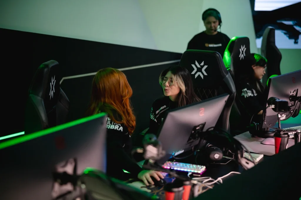 Equipe da LOUD na partida pela segunda etapa do VCT Game Changers
