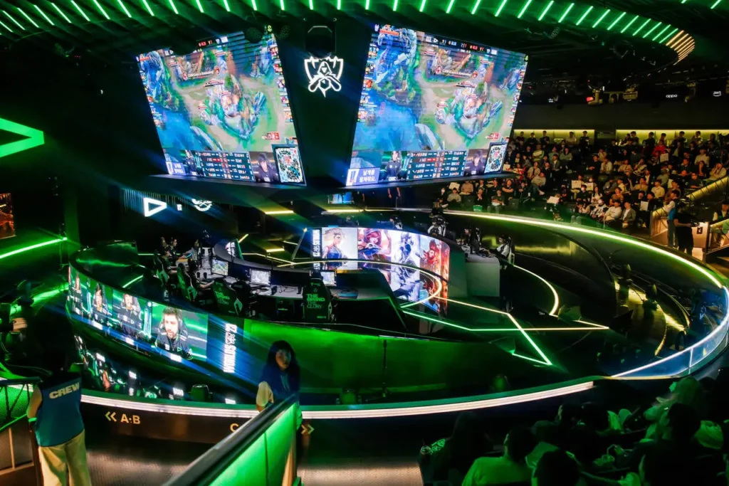 Partida entre a LOUD e a GAM Esports, no LOL Park, durante o Play-In do Worlds 2023