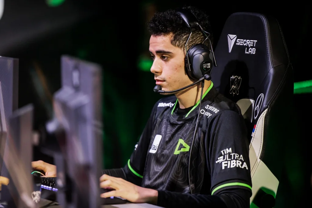 Ceos, jogando durante a Fase de Entradas do Worlds 2023, pela LOUD