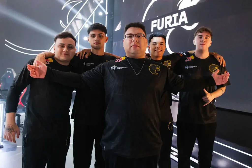 Equipe da FURIA de VALORANT, no palco do VCT Américas Kickoff