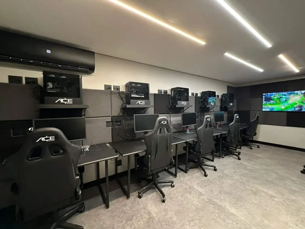 Uma das salas de computadores da Ace Bootcamp