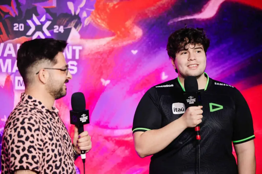 Less concedendo uma entrevista para o VALORANT Esports Brasil, com o Melão