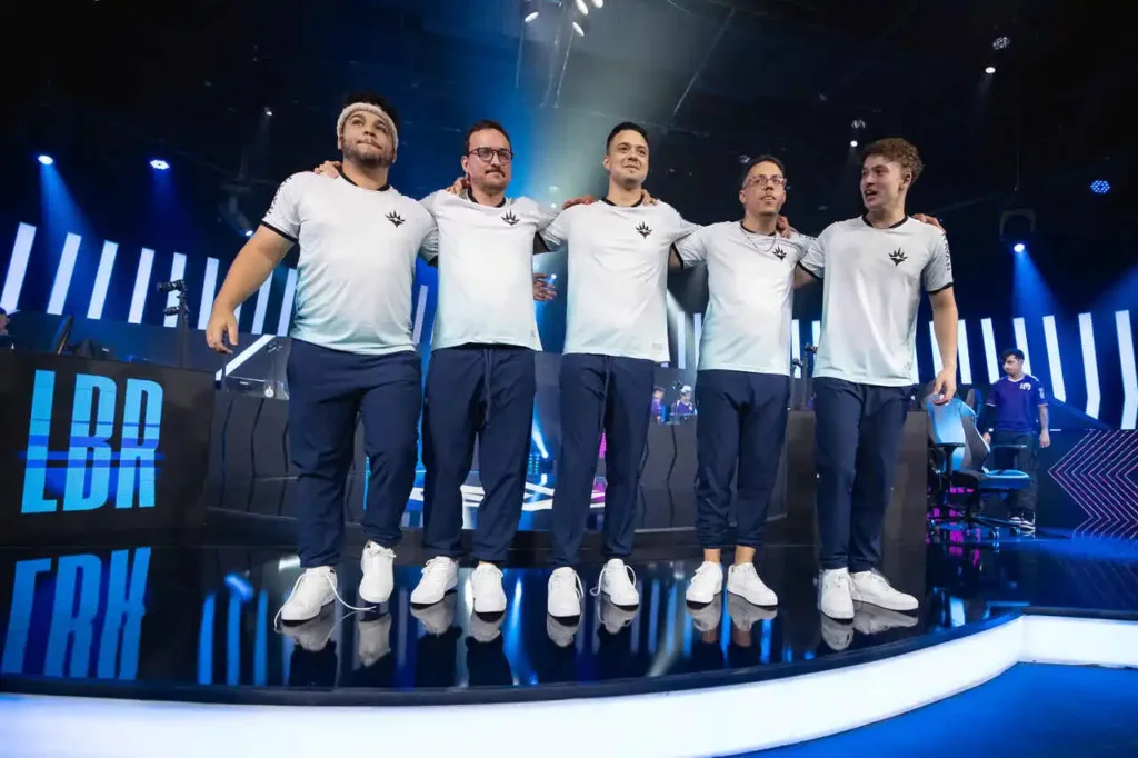 Equipe da Liberty, que surpreendeu bastante no CBLOL, com jogadores novos