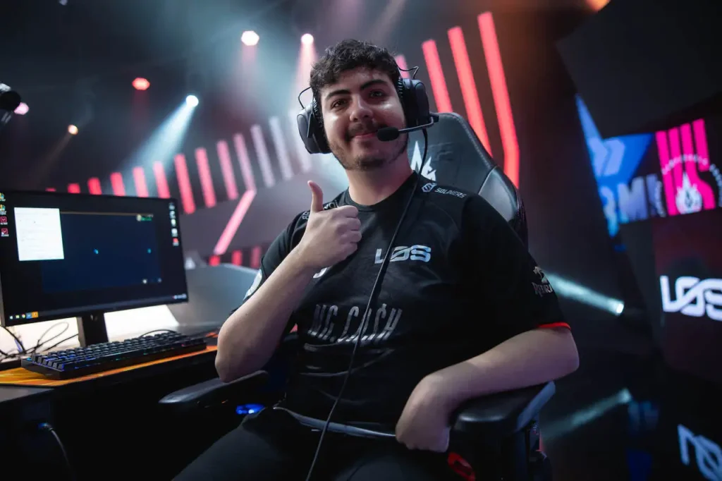 Supercleber, o top lanes, vindo do Academy e um dos destaques da LOS para os playoffs