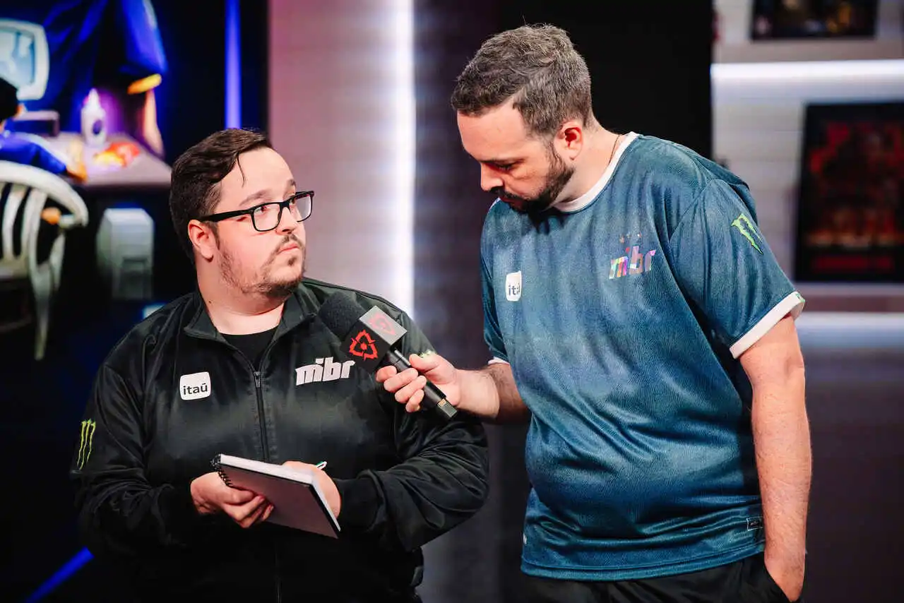 bzka e frod lado a lado