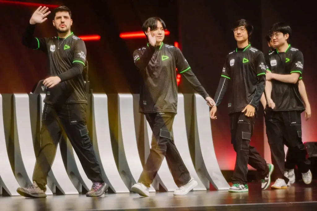 Equipe da LOUD entrando no palco do MSI