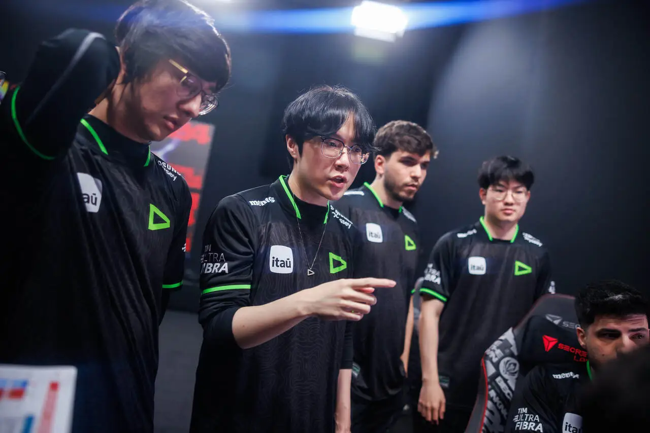 Time da LOUD LoL na entrada do MSI