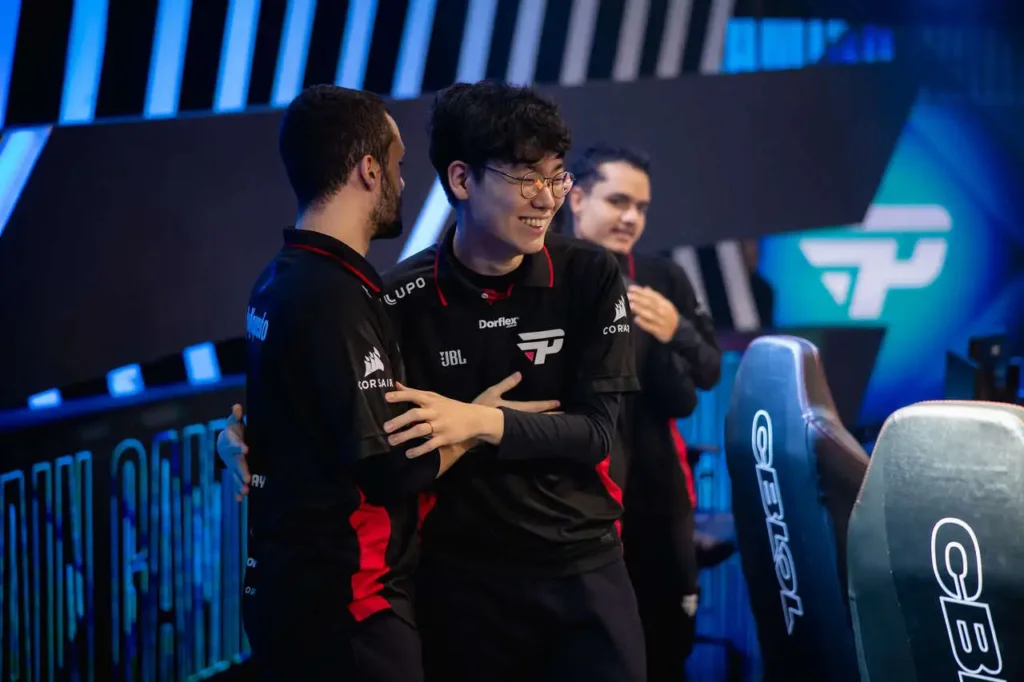 Equipe da paiN Gaming, no CBLOL 2024, depois de uma vitória tranquila em cima da KaBuM! Esports