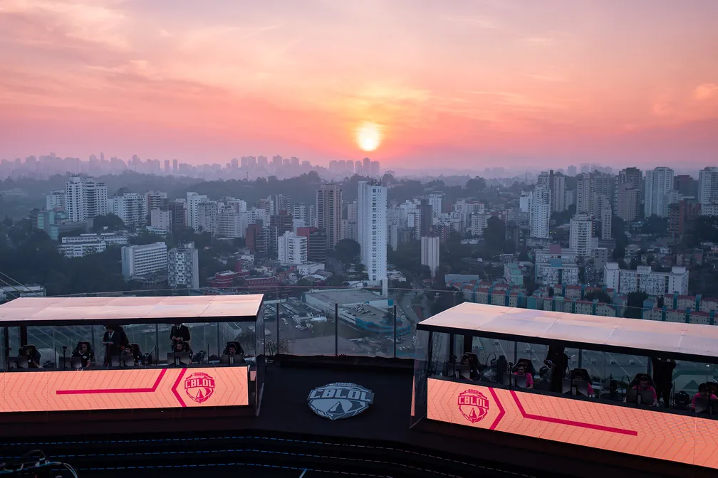 Grande Final do CBLOL 2020, no alto do prédio, em São Paulo