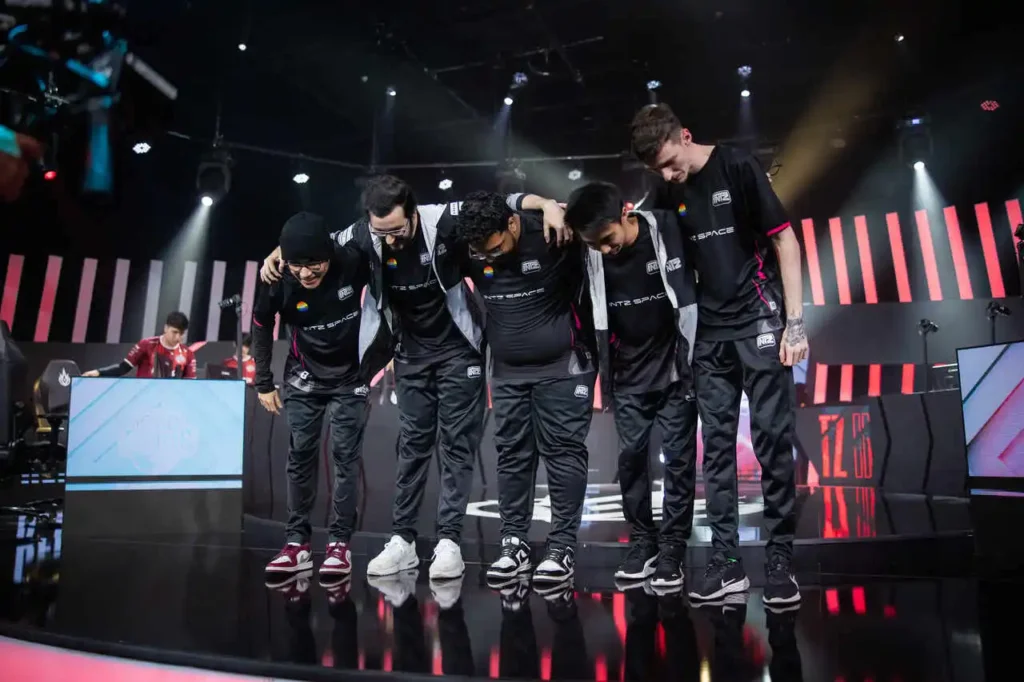 Equipe da INTZ, que chegou a sua terceira vitória seguida no CBLOL 2024