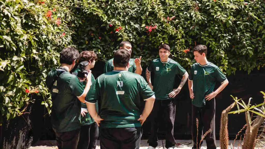 Time completo da LOUD, conversando na pausa entre mapas, no confronto deles contra a 100 Thieves