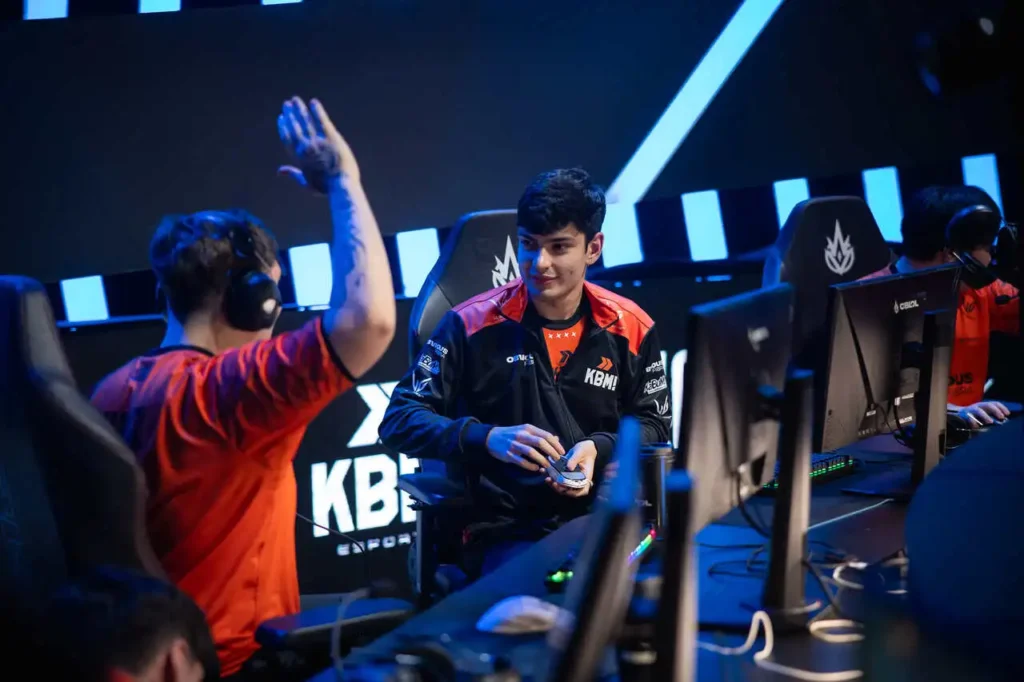 A dupla da KaBuM! Esports, Hauz e scary, comemorando a vitória no CBLOL 2024, contra o Fluxo