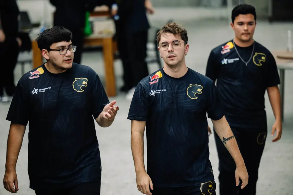 nzr, mwzera e havoc, jogadores da FURIA, indo para o último jogo deles no VCT Américas 2024