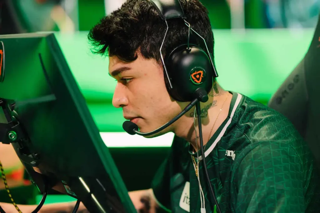 pANcada, atuando novamente pela LOUD, após um tempo longe