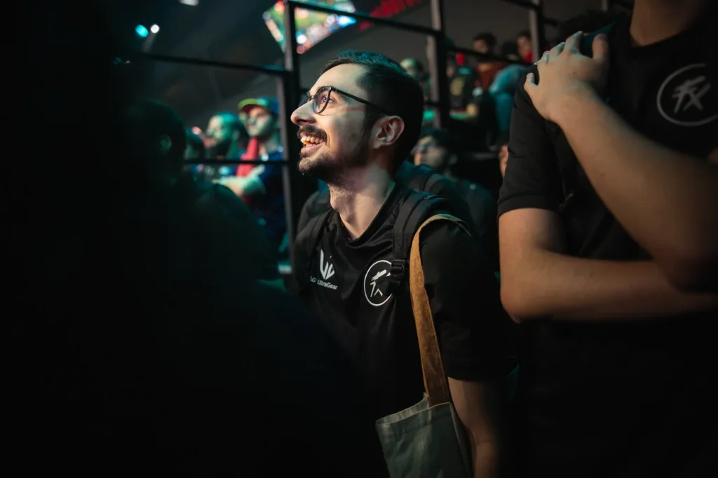 Shini Fluxo assistindo jogo paiN CBLOL 2024