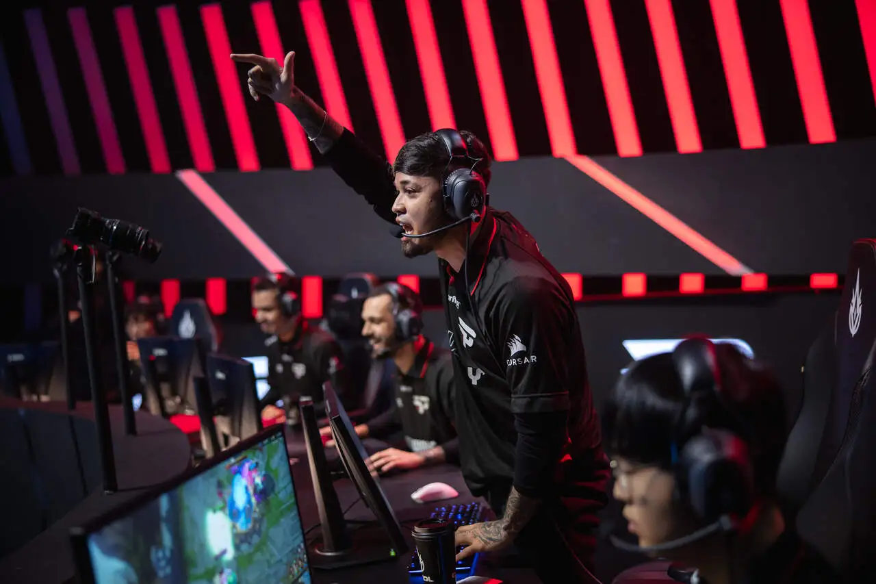 LOUD é apagada pelo retorno da RED Canids
