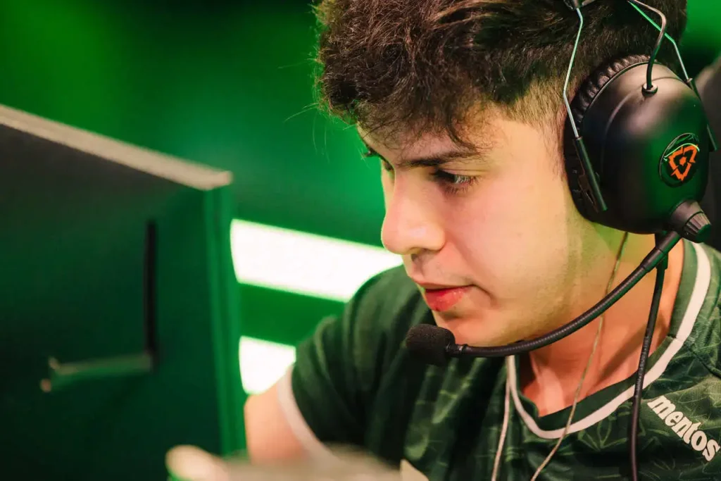 Tuyz, o antigo controlador da LOUD, que depois atuou como flex e agora é o duelista da equipe