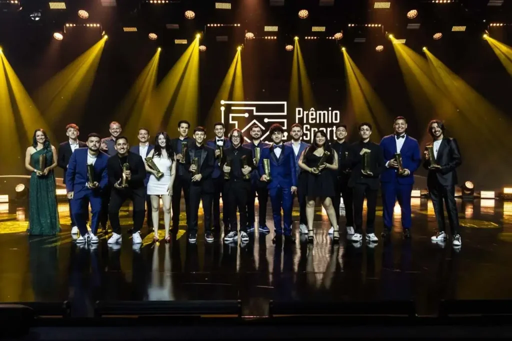 Os premiados durante o Prêmio eSports Brasil 2023