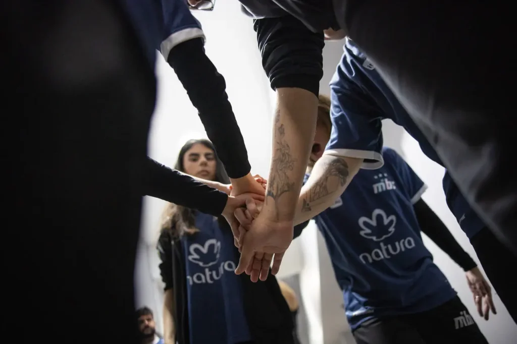 Equipe do MIBR se preparando para a grande final do Game Changers