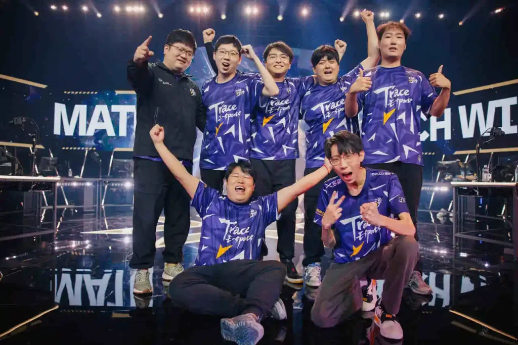 Equipe da Trace Esports após se classificar para os playoffs do VALORANT Champions 2024