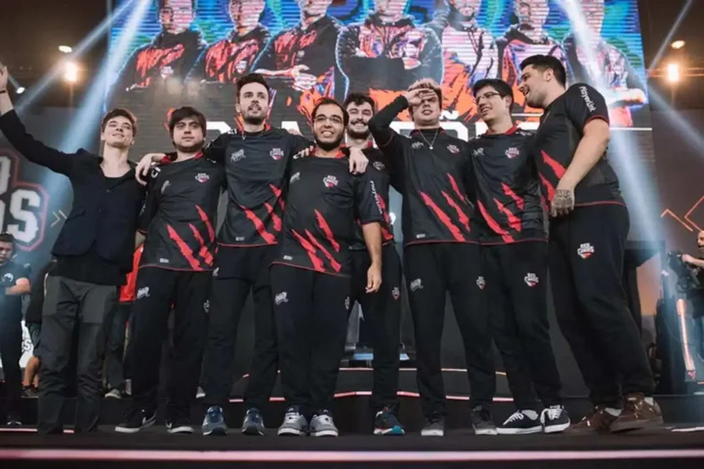 Equipe da RED Canids, campeã do CBLOL 2017, com Sacy e brTT dividindo a função de ADcarry