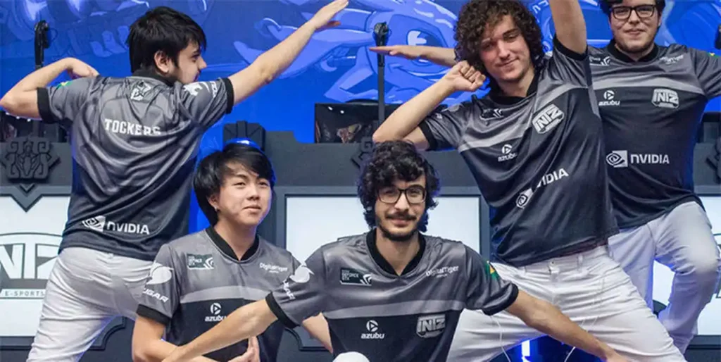 A INTZ Exódia, a line de 2016, que venceu um jogo contra a EDG, no Worlds 2016