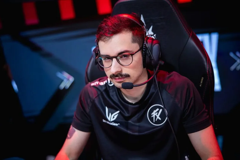 Jogador Shini, um dos nomes que estava cotado para jogar na w7m, mas que acabou recusando a proposta