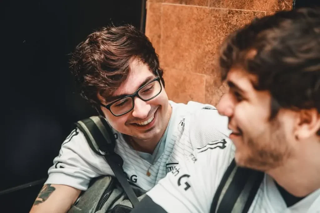 Shini e RedBert, dupla da antiga INTZ, que podem se reencontrar na LOUD