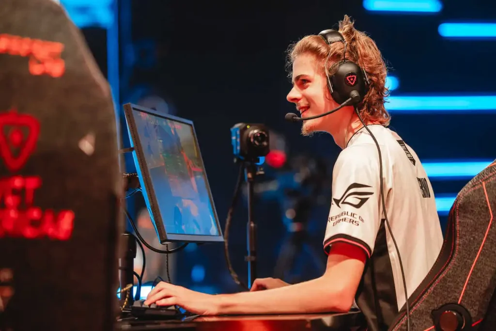 Verno, jogador de VALORANT, quando ele atuava pela NRG