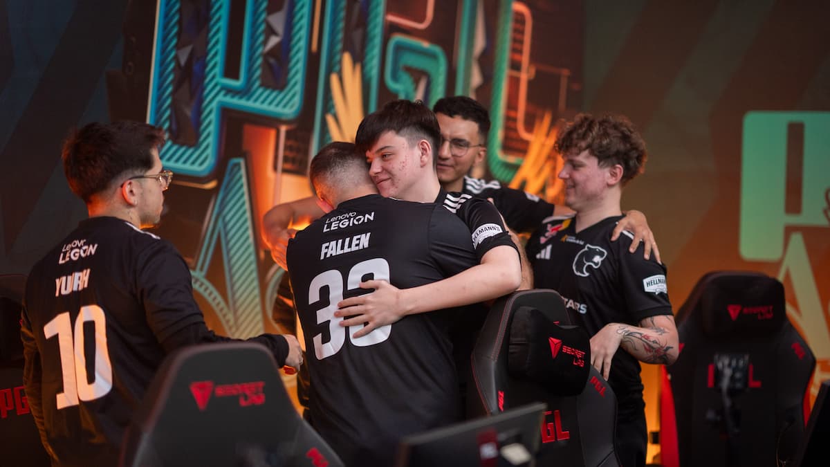 FURIA celebra classificação para os playoffs da PGL Astana 2025
