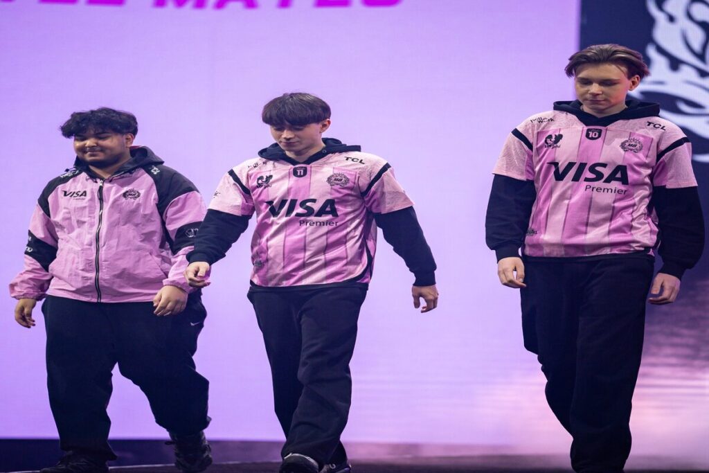 image montre les joueurs du roster Karmine Corp de Rocket League