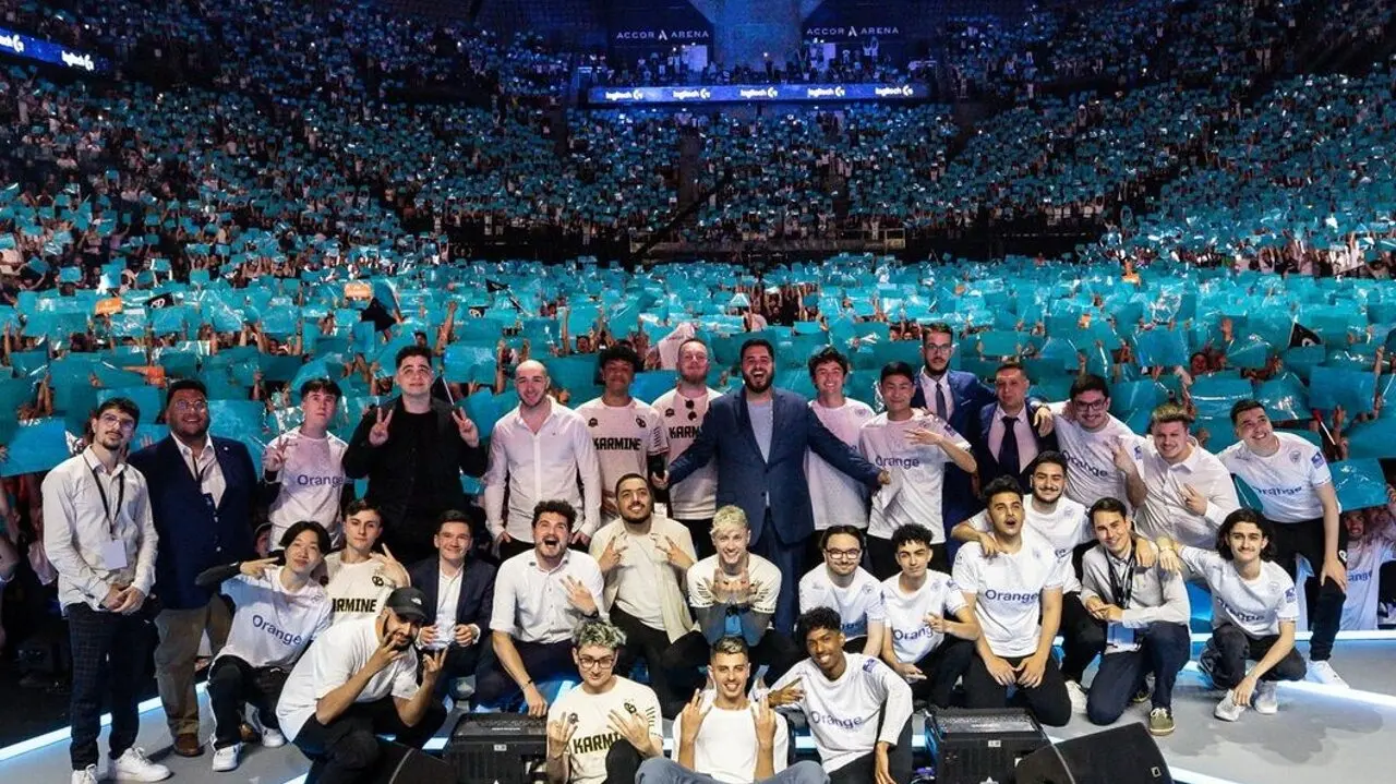 Karmine Corp players and fans in the Accor Arena, showcasing a blue wall of support.