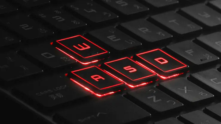WASDキーが光るキーボードの画像