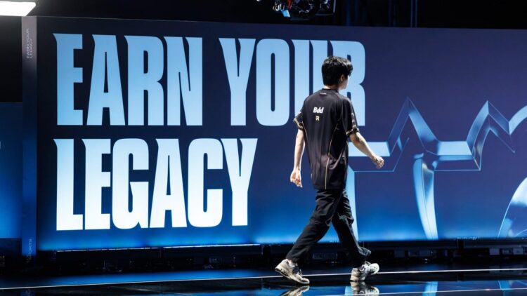 Hoogtepunten Worlds 2025 met belangrijkste League of Legends momenten.