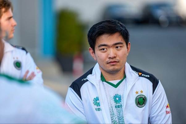 Dota 2 player Jingjun Sneyking Wu