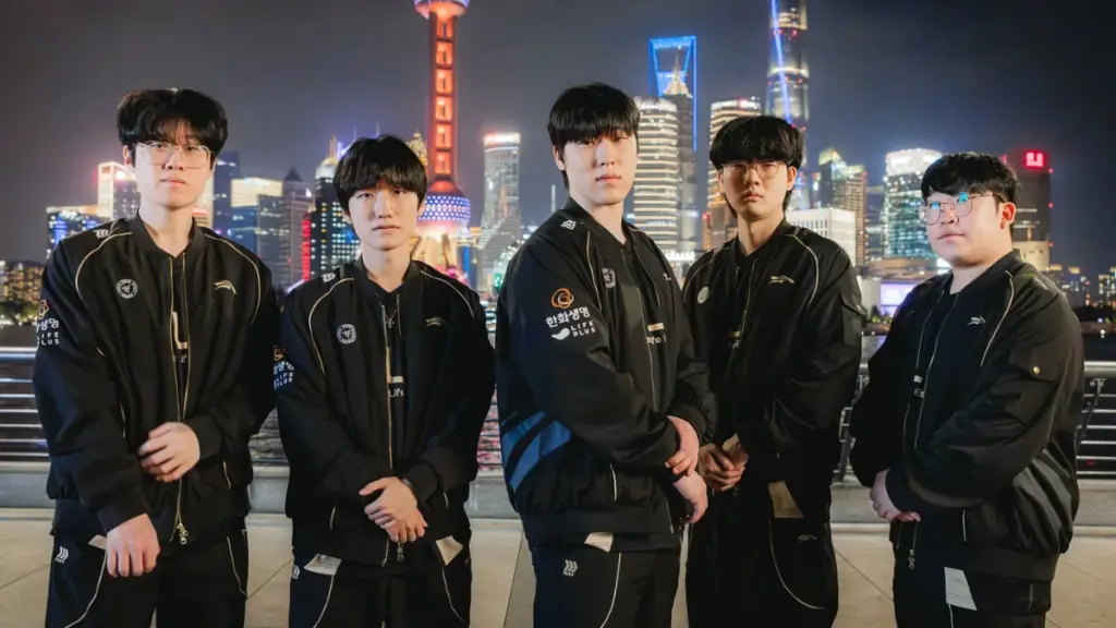 HLE innan Worlds 2025 med spelarna Zeus, Peanut, Zeka, Viper och Delight