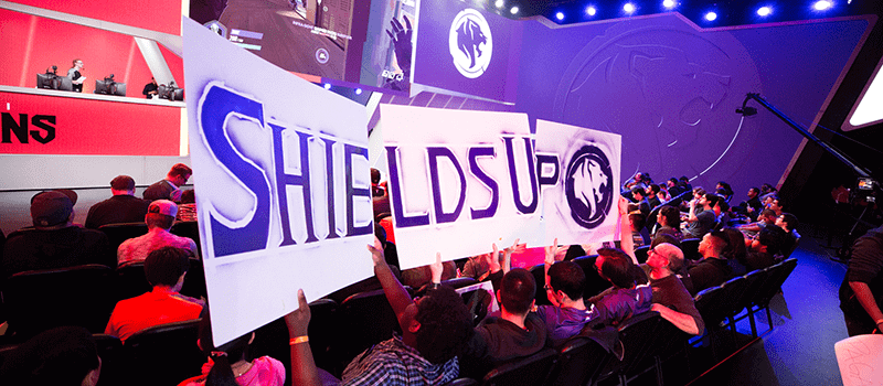 LA_Gladiators_fans_cheer_for_their_team