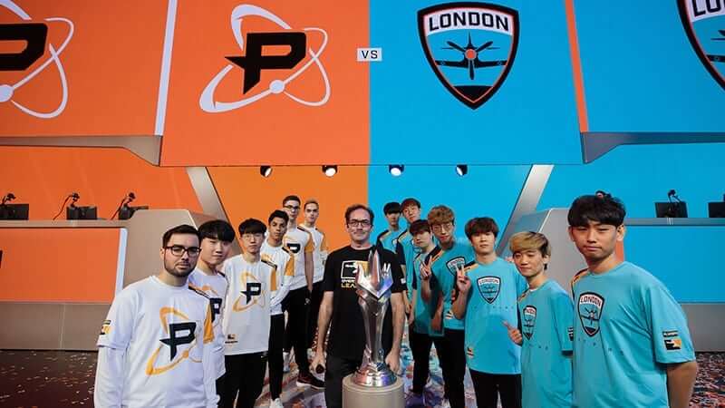 Overwatch-League-trophy_presentation